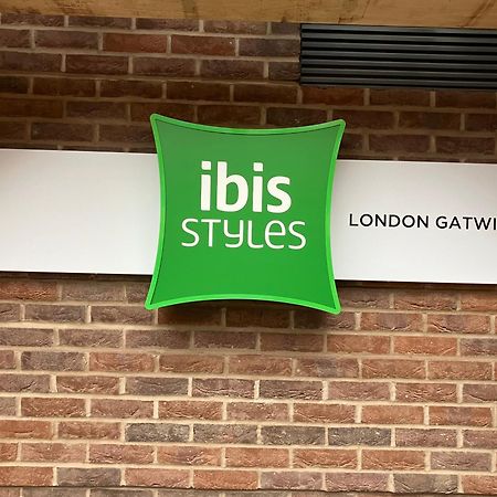 Ibis Styles London Gatwick Airport Hotel Crawley  Exterior foto
