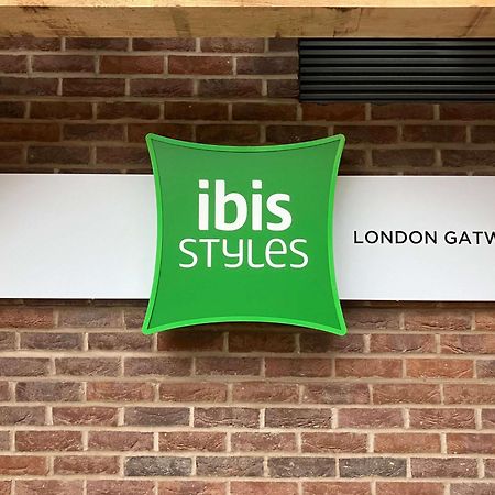 Ibis Styles London Gatwick Airport Hotel Crawley  Exterior foto