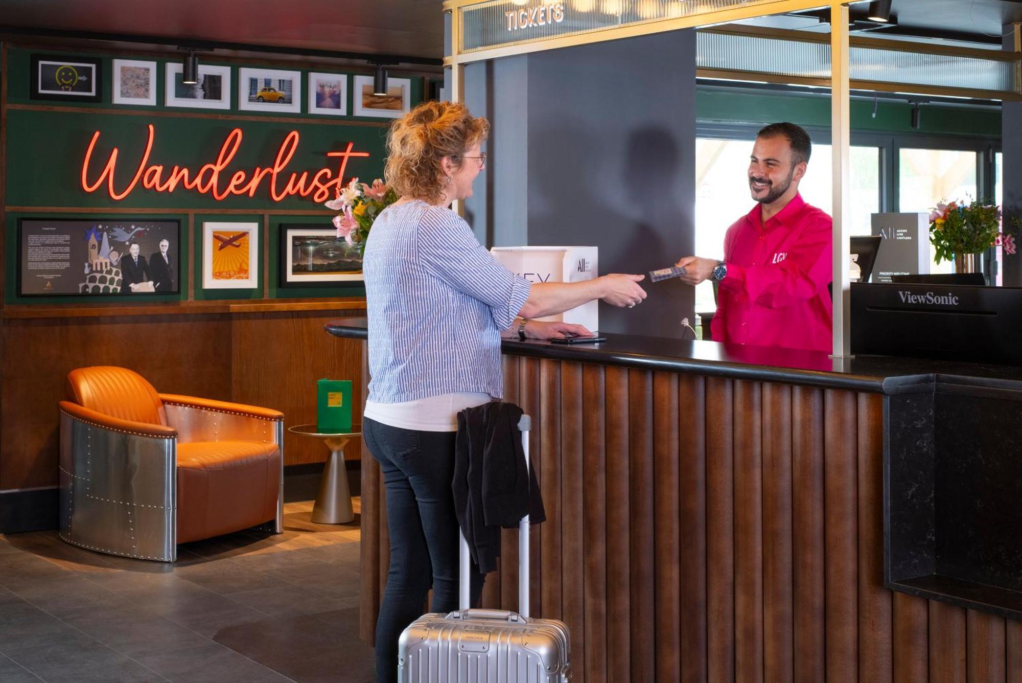 Ibis Styles London Gatwick Airport Crawley (West Sussex) Exterior foto