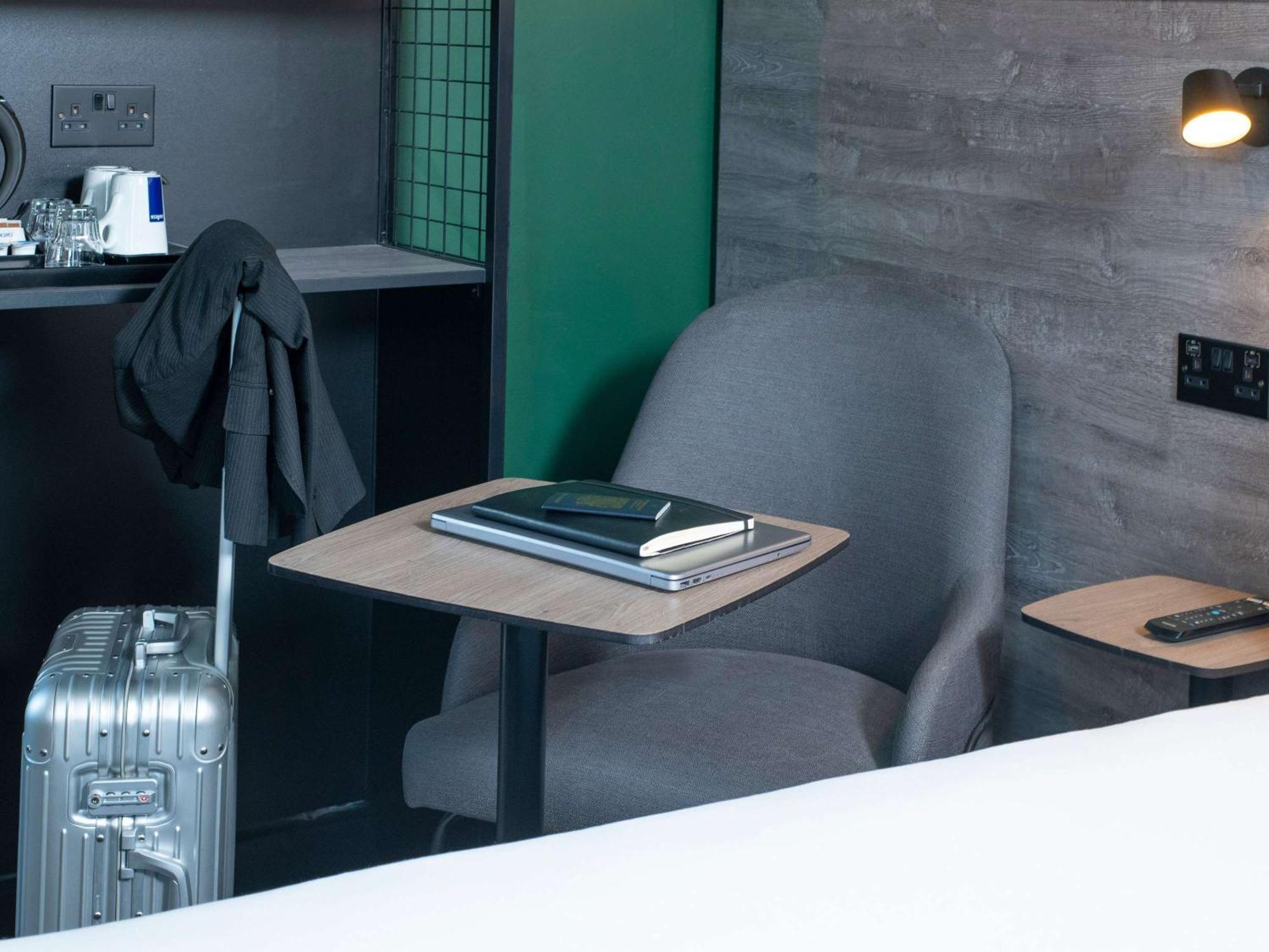 Ibis Styles London Gatwick Airport Crawley (West Sussex) Exterior foto