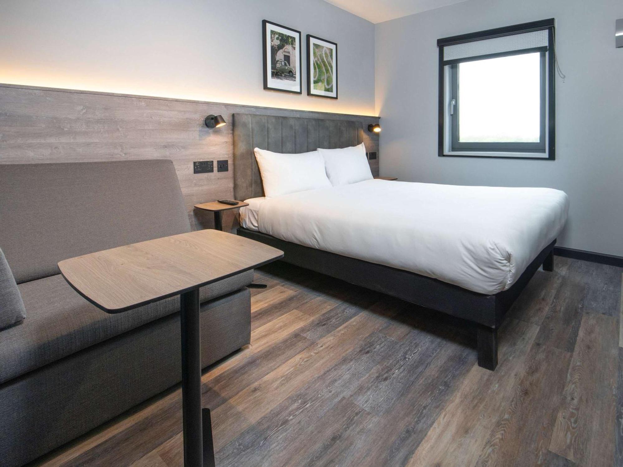 Ibis Styles London Gatwick Airport Crawley (West Sussex) Exterior foto